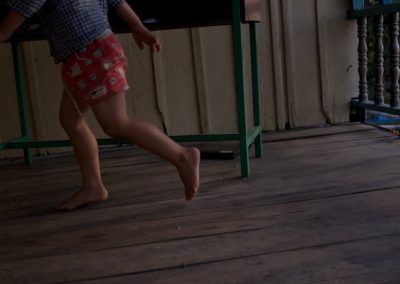 Enfant dans une maison, Kep, province de Kampot.