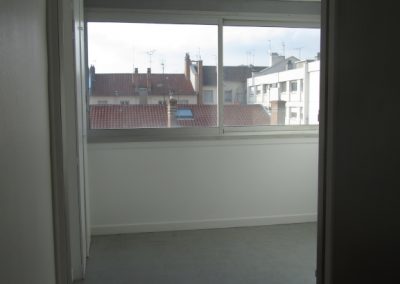 Chambre 10M2 avec balcon  déjà fermé