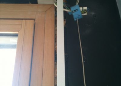 Pose de caisson avec isolant laine de chanvre et placo recouvert de peinture  anti ondes électromagnétiques; mise à la terre de la peinture au graphite
