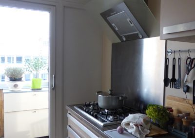 La hotte permet aux grands de cuisiner sans "contorsions"