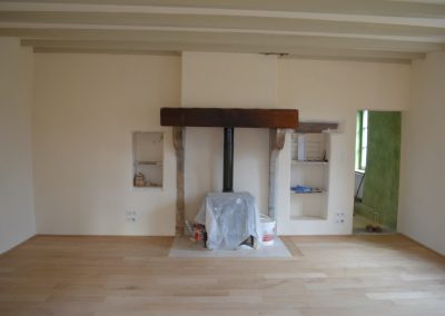 Le feu ouvert a été remplacé par un Jotul pour plus d'efficacité énergétique