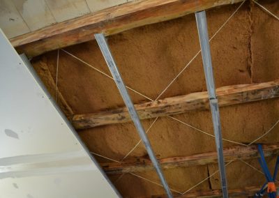 Pose d'un faux plafond avec isolant laine de bois