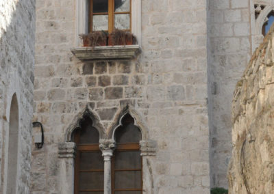 Hvar vivre au milieu de formes religieuses